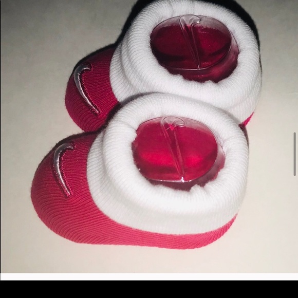 New Nike Red White Infant Booties 0-6 Month 2 Pair - Picture 6 of 16